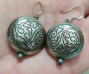 Vintage handgefertigte 925 Sterlingsilber Hängel/Tropfen runde Stammes-Ohrringe Geschenk Liebe - Bild 1 von 1