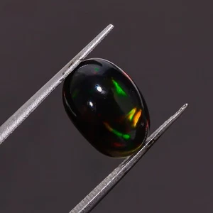 2.25 Cts Schwarz Äthiopische Opal Cabochon Natürlich Edelstein 8x11x4 MM GB252 - Bild 1 von 7