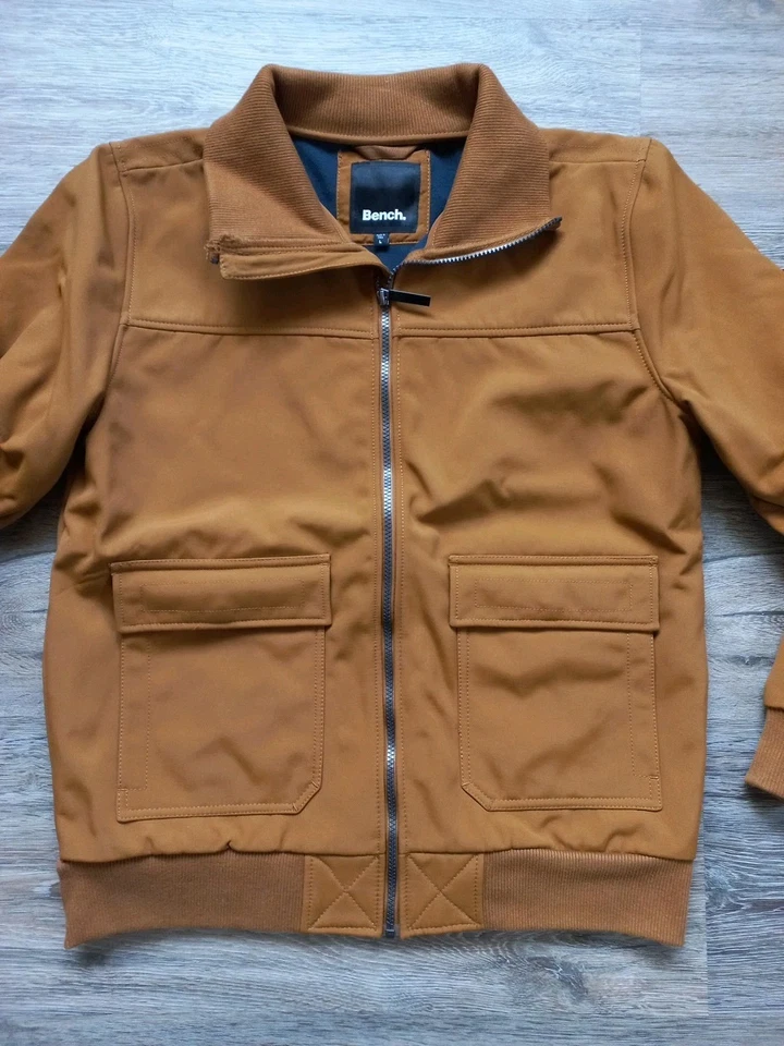 **Bench**Herren Jacke Größe M Designer Softshelljacke Sehr Stylisch Wie Neu !!! - Bild 1 von 4