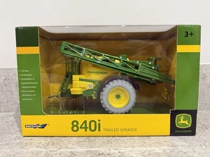 Britains Farm - John Deere 840i Trailed Sprayer - 1:32 Scale - 42208 - New/Mint - Picture 1 of 5