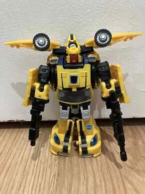 TRANSFORMERS CHUG CLASSICS LEGACY BUMBLEBEE W/RENDERFORM HUB SCOUT KIT + PAPER - Image 1 of 3