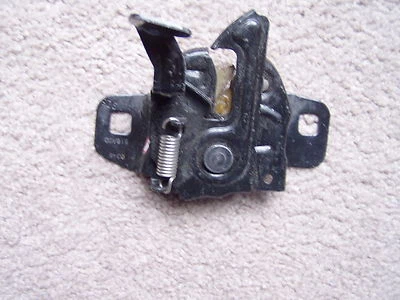 00 01 02 03 04 05 Dodge Plymouth Neon capó pestillo Foto 1 de 3