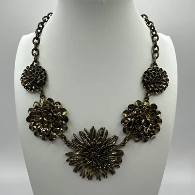 COLLAR DECLARACIÓN FLORAL MARCA LA SUERTE Tono Dorado Antiguo - 17" - 19" Ajustable Foto 1 de 4