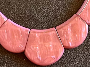 Mid-Cenury Lavendar Lucite Acrylic Modernist Glossy Choker Necklace - Picture 1 of 3