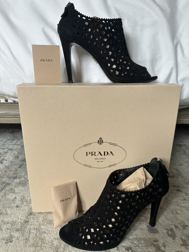 Stivaletti Prada Donna neri scamosciati taglio laser punta aperta zip posteriore taglia 41