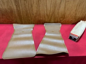 NUEVO DE LOTE ALFOMBRILLAS CHEVROLET VEGA GM 994890 SILLÍN OSCURO - Imagen 1 de 4