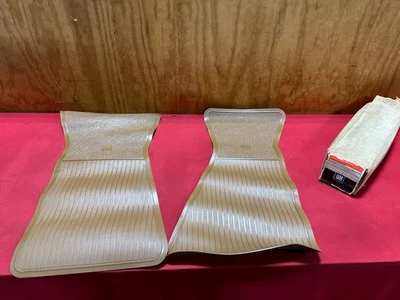 NUEVO DE LOTE ALFOMBRILLAS CHEVROLET VEGA GM 994890 SILLÍN OSCURO Foto 1 de 4