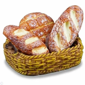 Reutter Porcelana - Cesta de pan rellena miniatura para casa de muñecas - Imagen 1 de 1