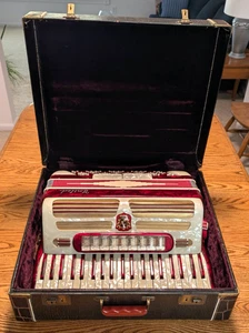 Made in Italy, Red Cracked Ice and Ivory, Vintage Marotta United Full Accordion - Bild 1 von 24