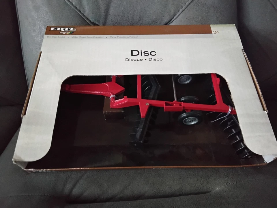 Ertl Britains Disc 1/16 NIB - Image 1 of 4