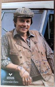 ORIGINAL AUTOGRAPHED EMMERDALE CAST CARD FRAZER HINES Joe Sugden