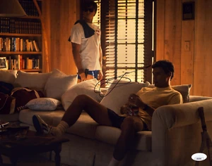 COOPER KOCH foto firmata a mano 11x14 "Mostri ~ Erik Menendez" (JSA COA) - Foto 1 di 2