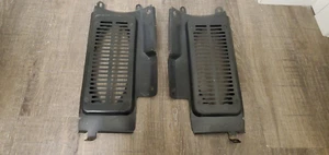 1973-87 Chevy GMC pickup truck REAR CAB CORNER SPEAKER brackets and grilles - Bild 1 von 5