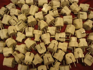 Original Bakelit Stecker 250V/10-15A für Kaiser Leuchten Kaiser Idell Lampen - Bild 1 von 1