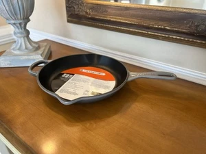 Le Creuset Signature Enameled Cast Iron 10 1/4” Skillet Fry Pan Oyster READ - Picture 1 of 15
