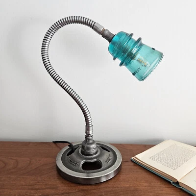 Lámpara de escritorio aislante de vidrio. Luz aislante de vidrio. Lámpara de escritorio industrial. Foto 1 de 4