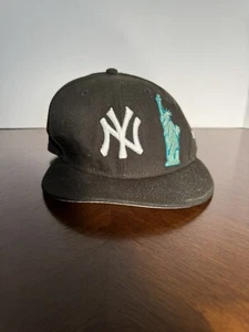 "Gorra de béisbol New York Yankees de New Era 59Fifty talla 7 1/8"" usada" - Imagen 1 de 6