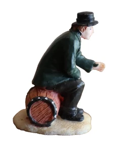 Statuina Villaggio di Natale O'Well Resina Uomo che si allunga a mano canna seduta 2" - Foto 1 di 8