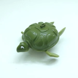 Jouet d'eau repas enfant Burger King 1993 petite sirène tortue remontoir éclaboussure - Photo 1/3