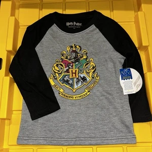 Harry Potter Hogwarts Crest Raglan Kids 3/4” Sleeve NWT Size 4T Gray Black - Picture 1 of 4