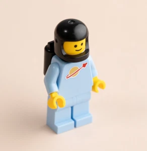 LEGO BABY BLUE & BLACK CLASSIC SPACE SPACEMAN RETRO MINIFIGURE ASTRONAUT GIFT - Picture 1 of 3
