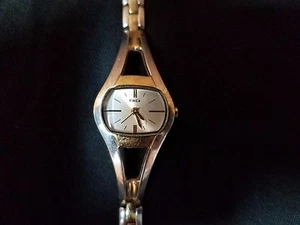 Women's Vintage Timex Wrist Watch - Picture 1 of 9
