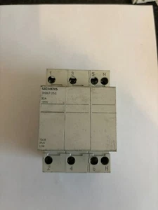 SIEMENS 3NW7 063 32A TRIPLE POLO PLUS PORTAFUSIBLES CARTUCHO NEUTRO (SIN FUSIBLES) - Imagen 1 de 1
