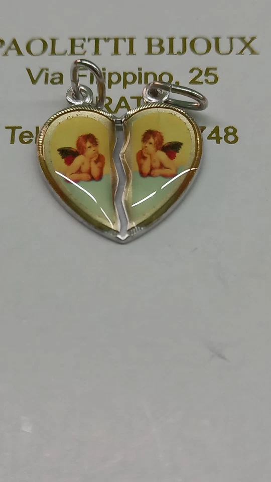 CIONDOLO A FORMA DI CUORE CON CUPIDI SMALTATI DA DIVIDERE E CONDIVIDERE  - Immagine 1 di 1