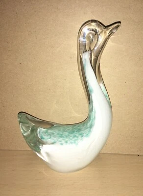 Cisne de vidrio artístico estilo Murano / blanco y transparente con manchas verdes / 6" de alto Foto 1 de 4