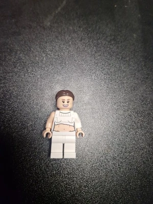 Lego Star wars Padme Minifigure sw0490 - image 1 of 4