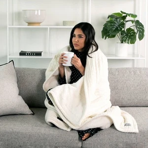 Brookstone Heated Coziest Decorative Electric Throw Blanket Boucle - Picture 1 of 37
