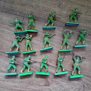 Britains Deetail 1:32 American Infantry x 14 Green Bases - Picture 1 of 4