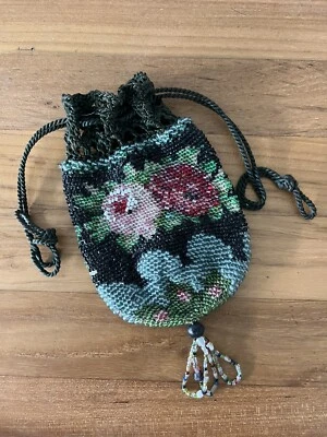 Bolsa de cuentas vintage con cordón y cuentas de vidrio diseño de rosas victorianas Foto 1 de 4
