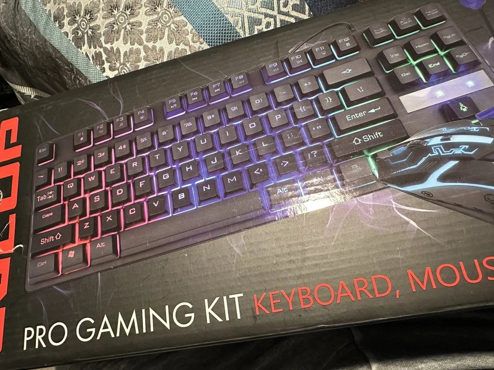 PRO GAMING KIT - LVLUP - LED BACKLIT Keyboard - Mouse - Earbuds - BRAND NEW - Image 1 of 4