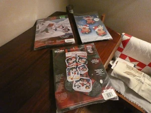 Lotto kit cucito feltro natalizio Bucilla pupazzo di neve calza orso polare pinguini - Foto 1 di 5