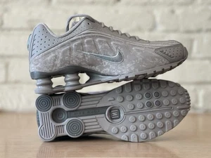 Nike Shox R4 Retro College Grey Flat Pewter HV0934-001 Women Sz 7 Running Shoes - Picture 1 of 10
