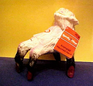 Halloween Animado Caminando Mano Blanca como la Cosa de la Familia Addams o Colmillo Blanco - Imagen 1 de 7