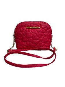 Betsey Johnson Umhängetasche einfarbig rot rosa gesteppt Herzen Handtasche - Bild 1 von 4