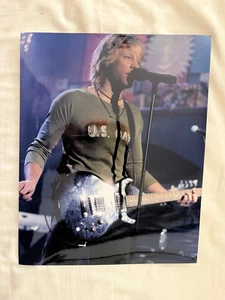 JON BON JOVI - LEGENDARY ROCK STAR - BRILLIANT UNSIGNED COLOUR PHOTOGRAPH - Picture 1 of 1