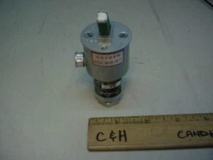 Fluid power Inc #244C aircraft  valve CRU-18A  1660-774-1337 1/8" toggle valve - Picture 1 of 8