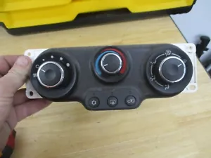 2006 2007 Saturn Vue Heater A/C Climate Control Module HVAC CONTROLS 06 07 OEM - Picture 1 of 4