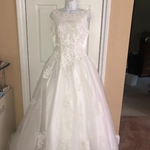 LADY ELEANOR Davids Bridal White Wedding Dress Size 12 Long Train Tulle Pearl - Picture 1 of 11