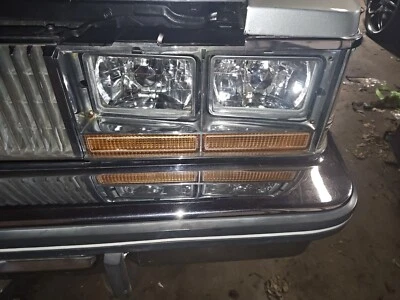 Cadillac Sevilla 1976-1979 OEM marcador de conductor izquierdo luz intermitente Foto 1 de 4