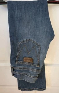 Wrangler Retro Jeans Men 32x34 Blue Denim Slim Straight Western Cowboy - Picture 1 of 3