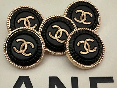 5 VINTAGE CHANEL BUTTONS BLACK & GOLD ICONIC GOLD COCO MARK BUTTONS APPROX 20mm - Image 1 of 4