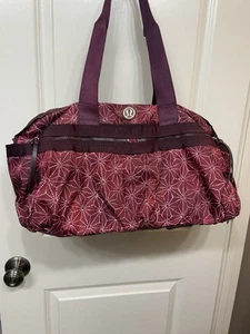 LULULEMON GYM TO WIN MAROON DUFFEL YOGA GYM WORKOUT TRAVEL WEEKENDER BAG - Picture 1 of 12