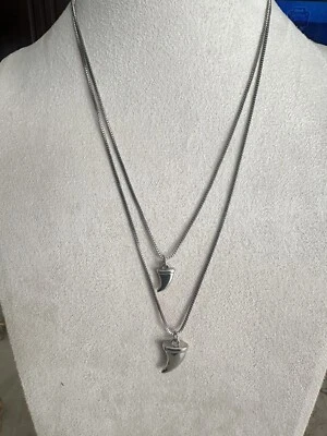 Collar Cuerno Vince Camuto Tono Plata  Foto 1 de 4