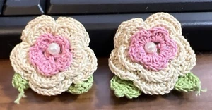 Vintage Crochet Flower Pins Pink Green Small - Picture 1 of 5