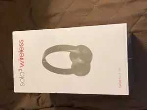Beats by Dr. Dre Beats Solo3 Wireless On-Ear Headphones Gloss Black - Picture 1 of 11