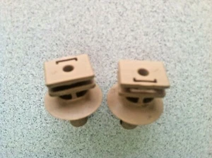 2004-2012 BMW 328i E90 ~2 REAR DOOR STRIP TRIM CLIPS ~ 51477117532			 - Bild 1 von 3